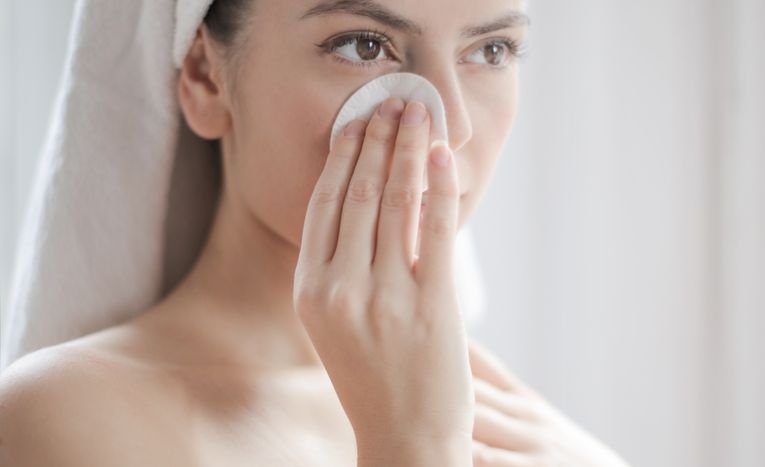 How to Remove Make-up Properly: Removers, Cloths and Techniques That Work
