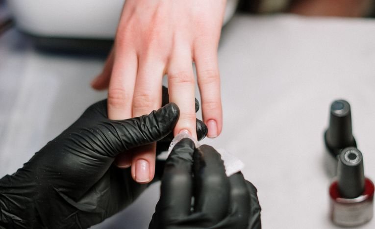 How to Remove Gel and Acrylic Nails Safely at Home
