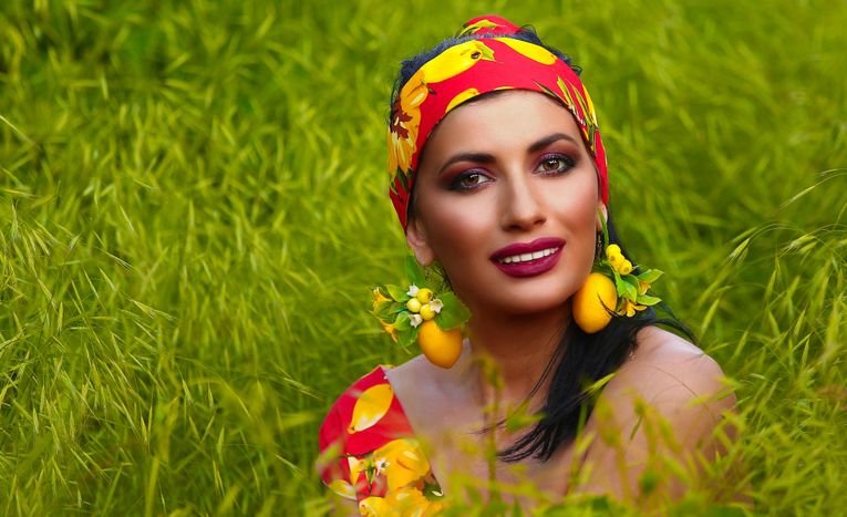 Hair Accessories Guide: Clips, Scarves, Headbands and How to Wear Them